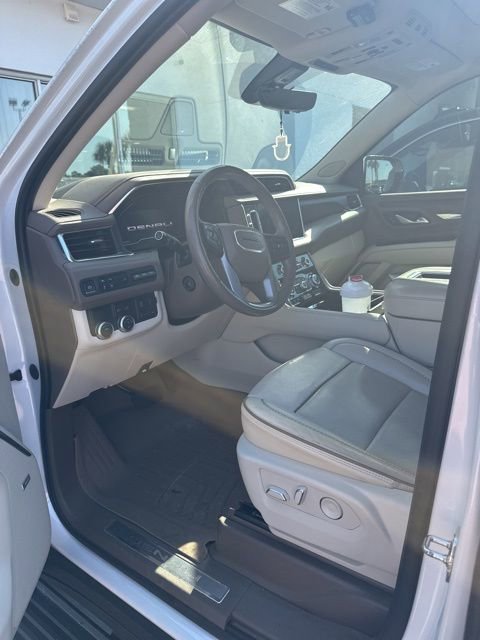 Used 2022 GMC Yukon Denali w/ Denali Premium Package image 10