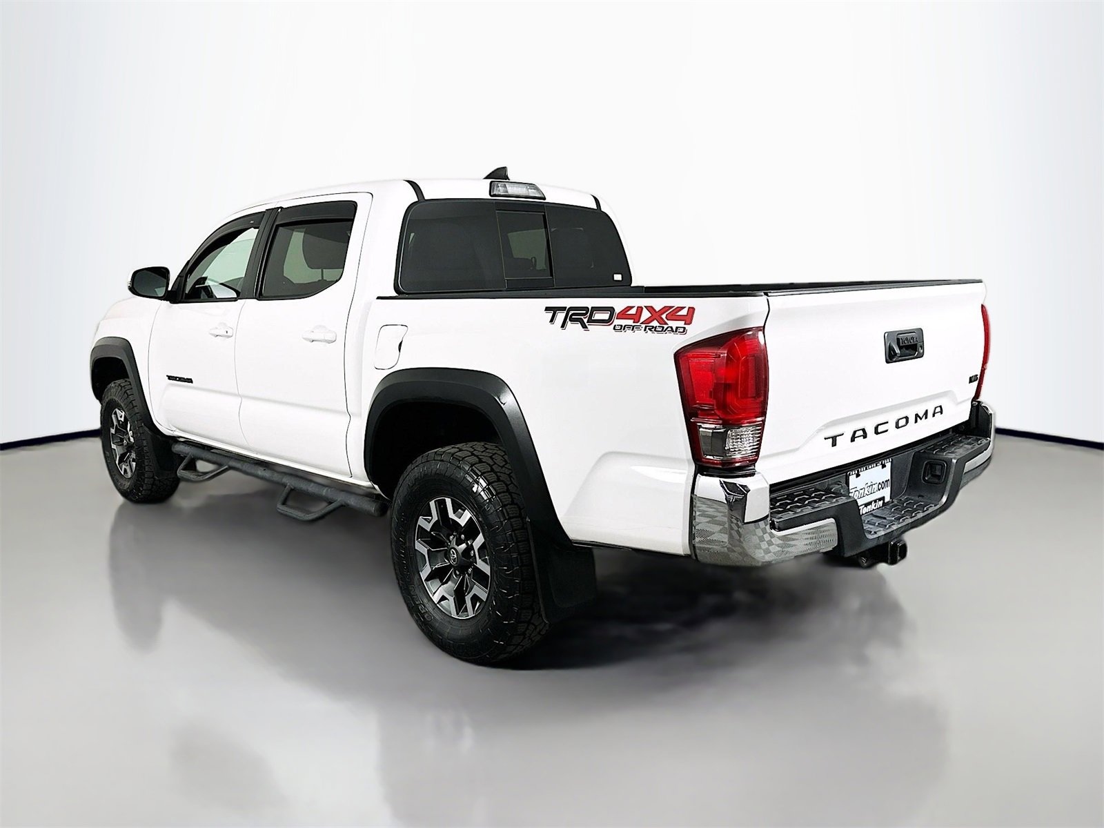 Certified 2017 Toyota Tacoma TRD Off-Road w/ Tow Package (A/T) image 5