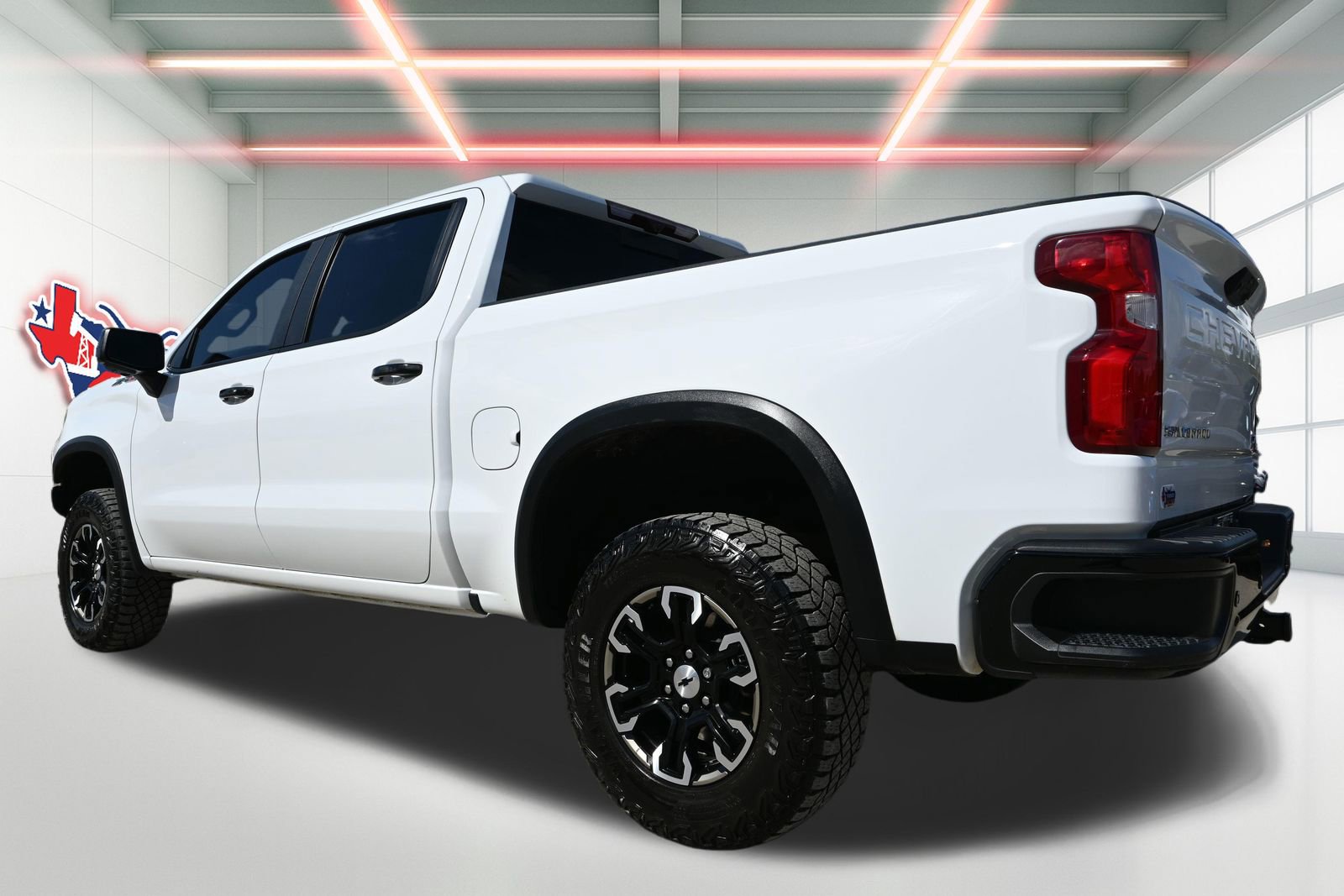 Used 2024 Chevrolet Silverado 1500 ZR2 w/ Technology Package AWD/4WD image 2