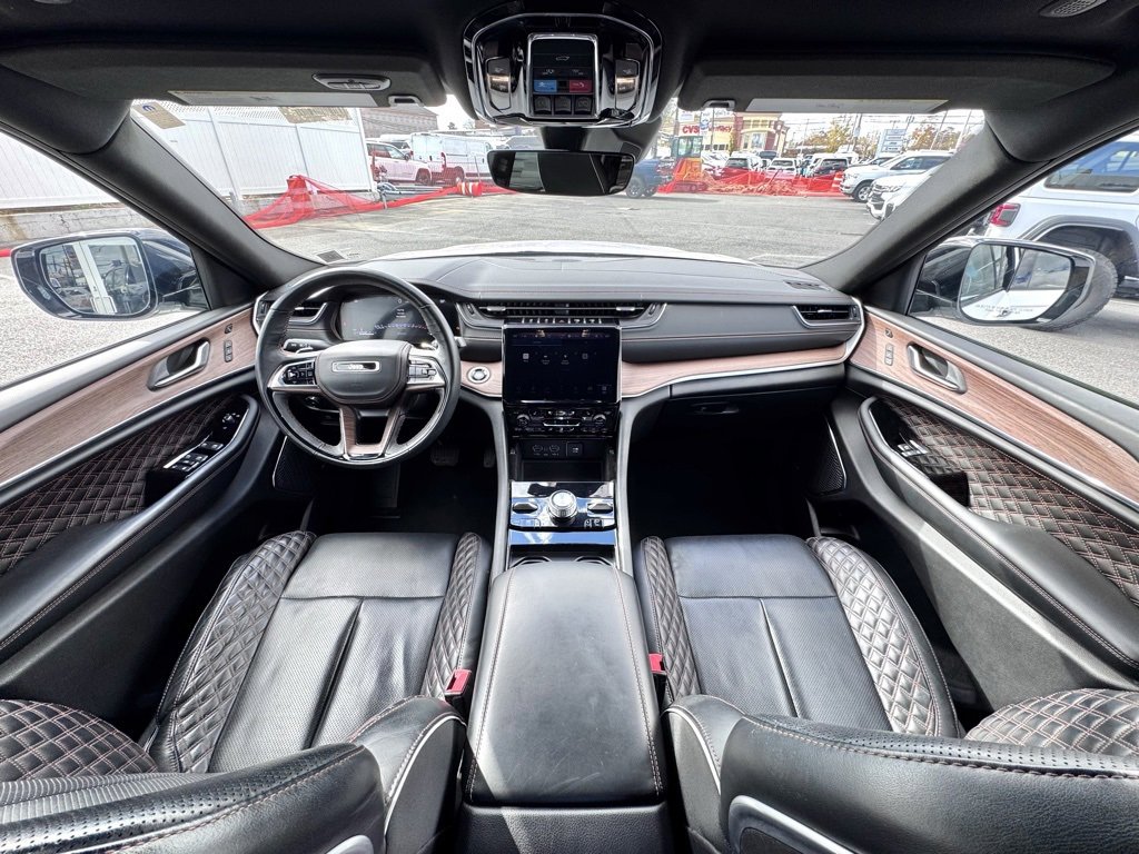 Certified 2022 Jeep Grand Cherokee L Summit w/ Luxury Tech Group V image 25