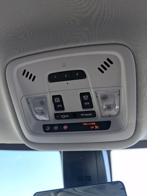 Used 2021 Chevrolet Traverse RS image 29