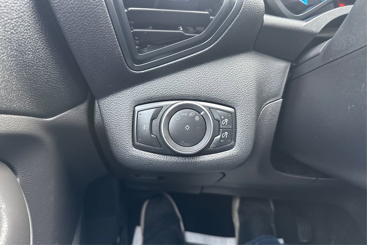 Used 2016 Ford C-MAX Energi SEL w/ Equipment Group 302A image 17