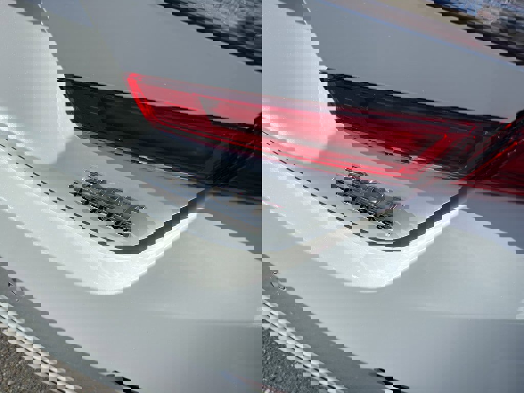 Used 2022 Honda Accord Touring image 6