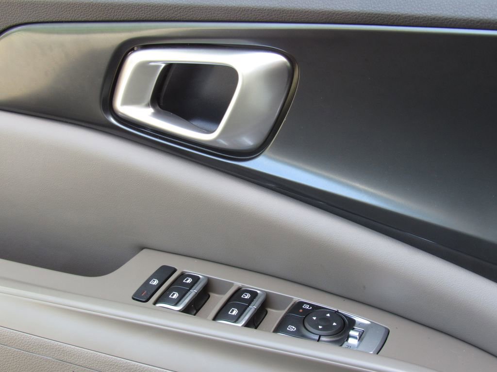 Used 2025 Kia Carnival FWD image 35