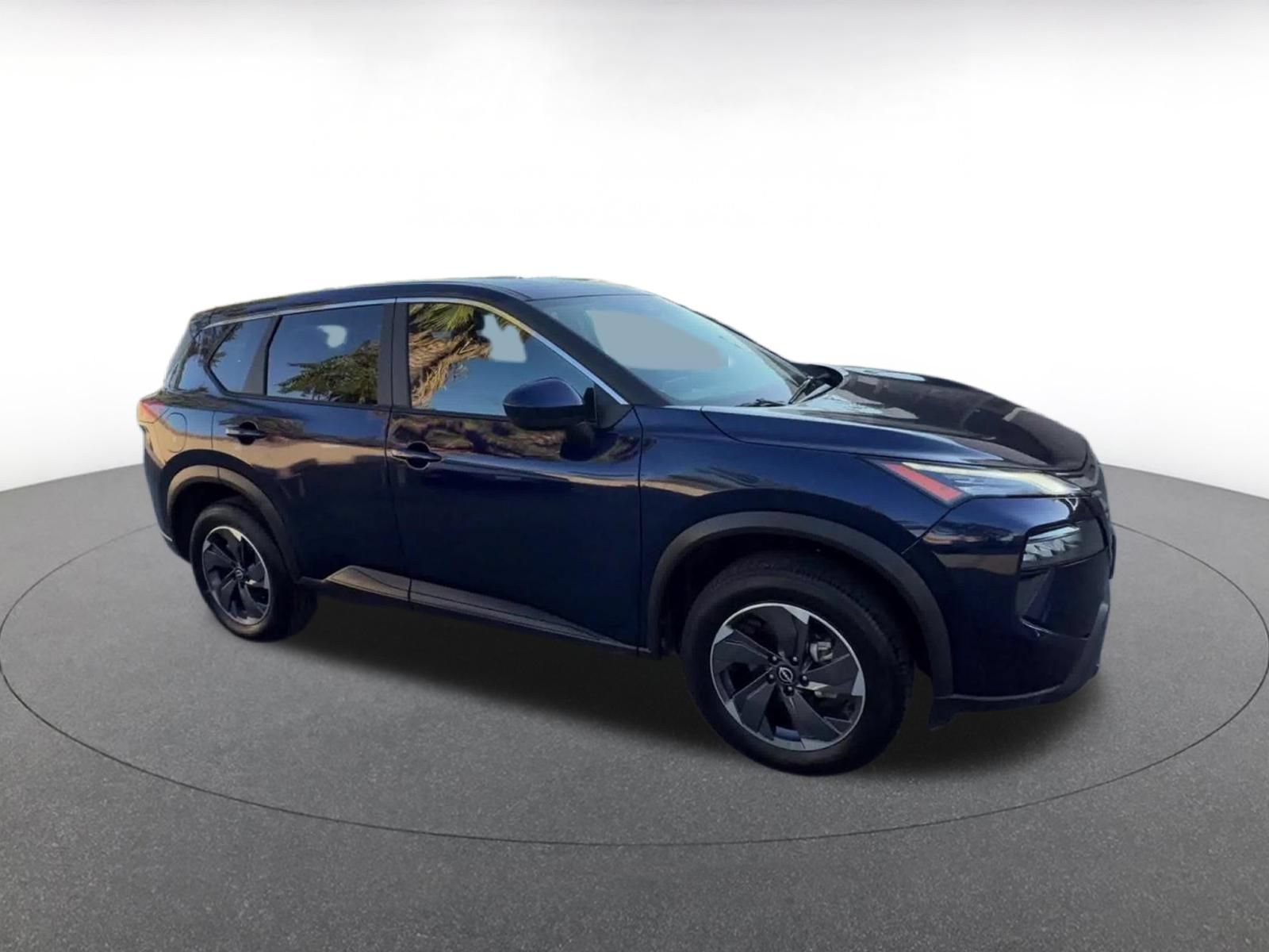 Used 2025 Nissan Rogue SV FWD image 2