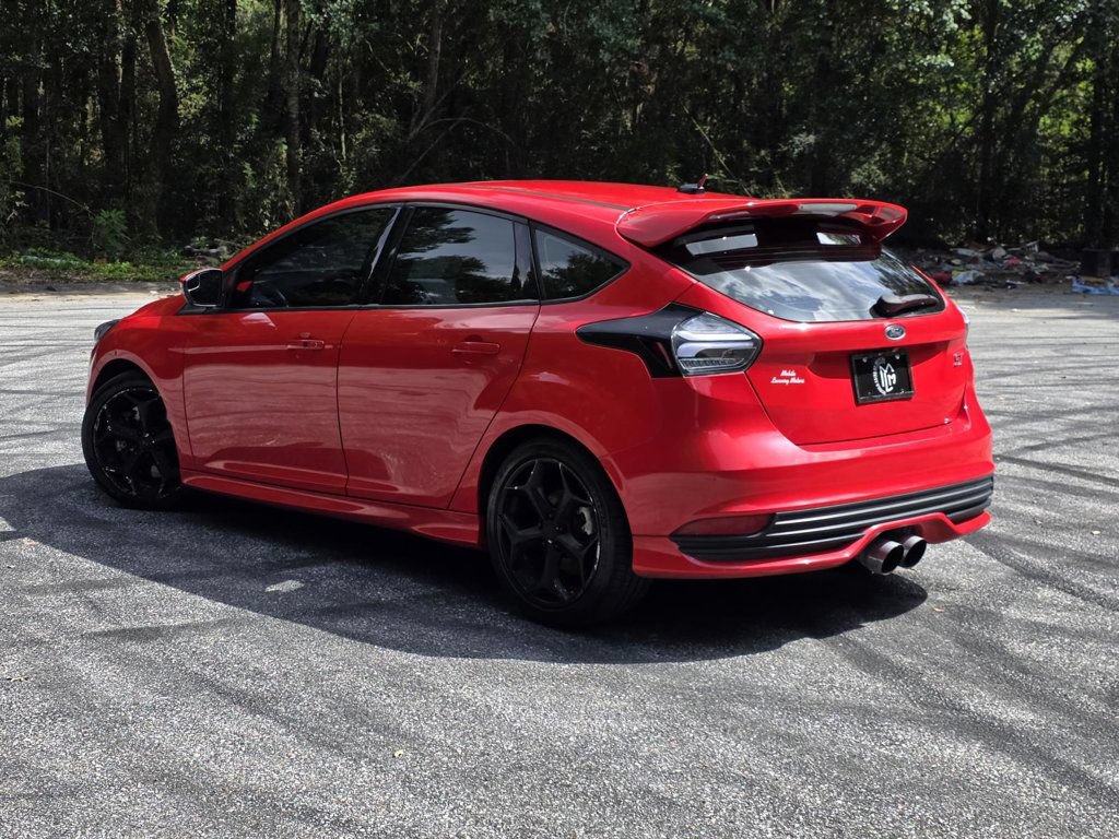 Used 2016 Ford Focus ST FWD image 4