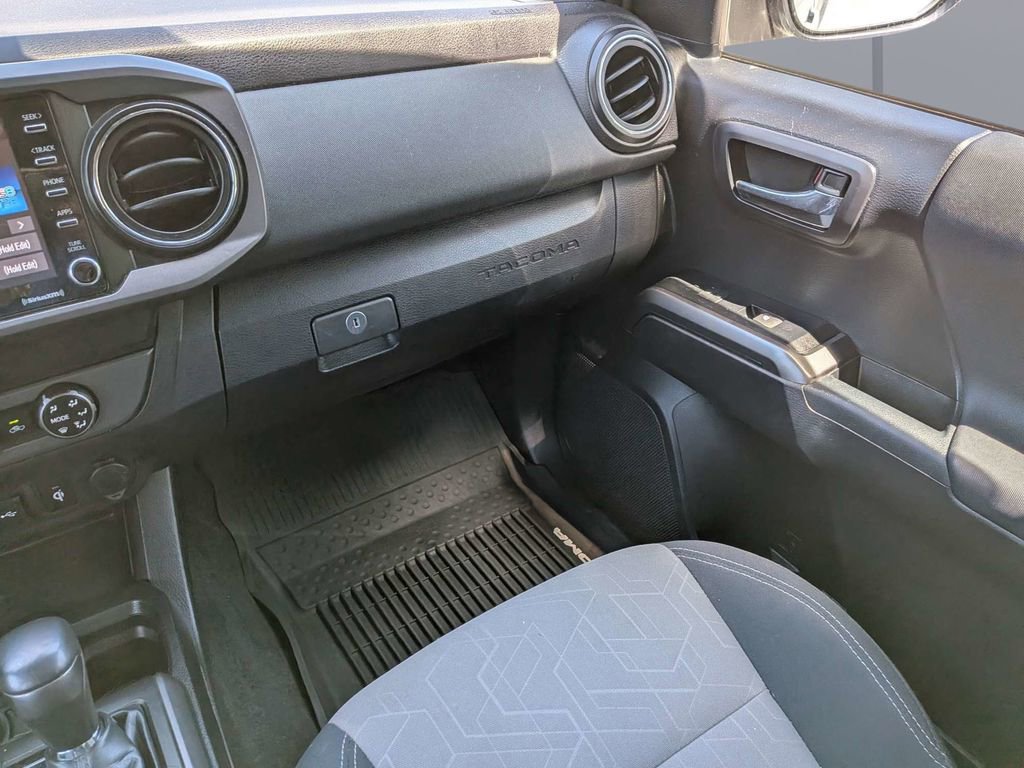 Used 2020 Toyota Tacoma TRD Sport w/ Technology Package AWD/4WD image 17