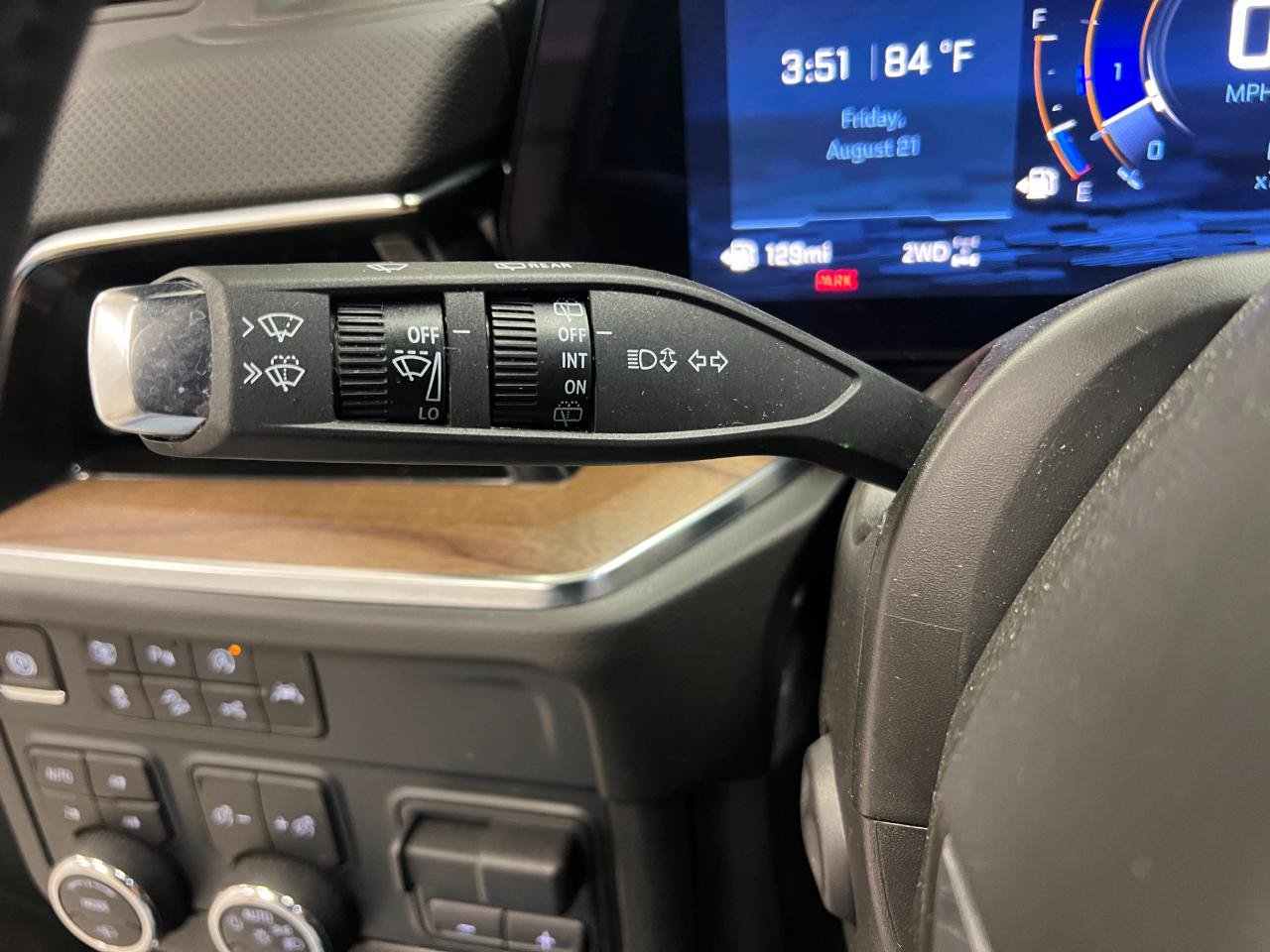 Used 2025 Chevrolet Tahoe High Country AWD/4WD image 39