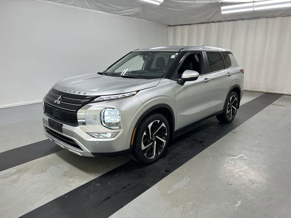Used 2023 Mitsubishi Outlander SE AWD/4WD image 5