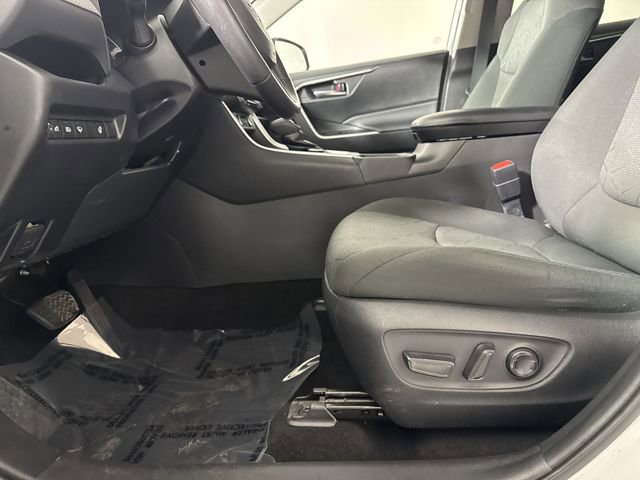 Used 2021 Toyota RAV4 XLE image 21