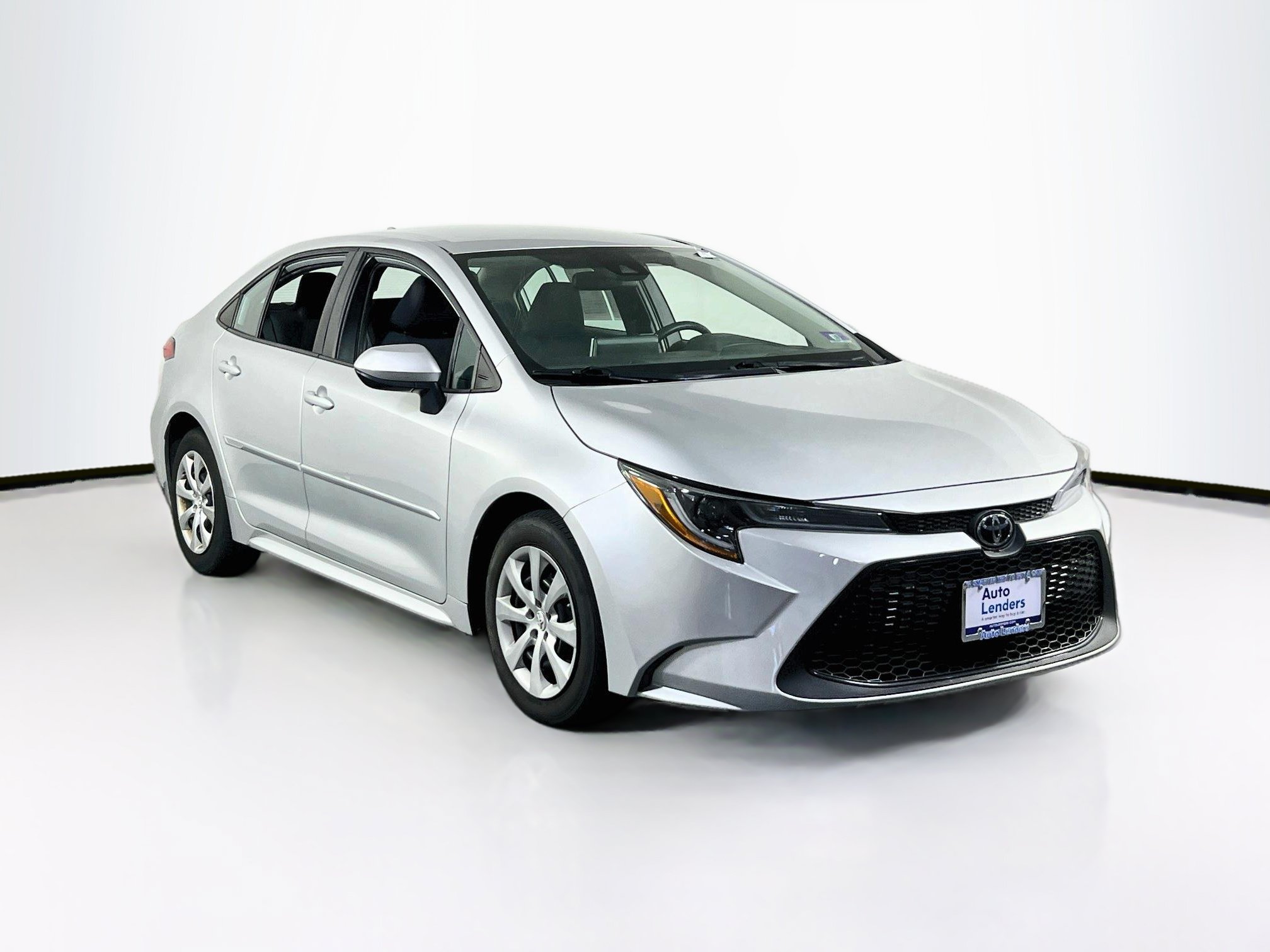 Used 2020 Toyota Corolla LE FWD image 3