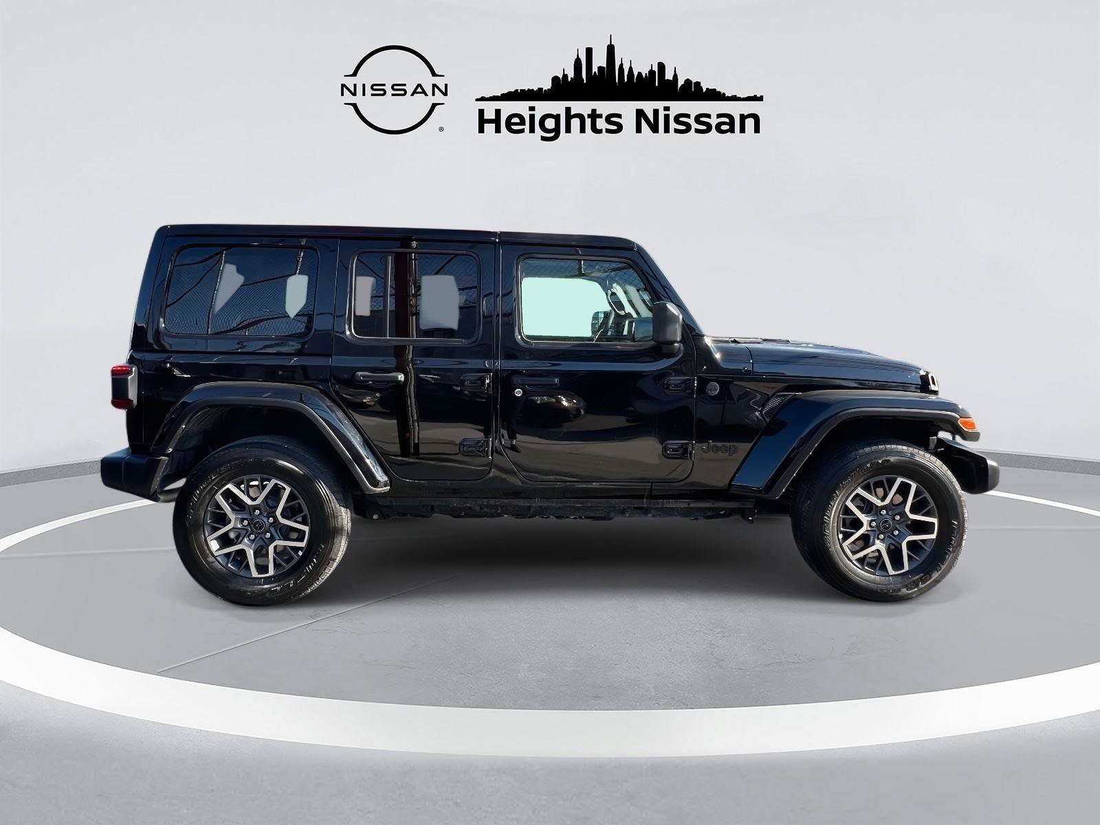 Used 2025 Jeep Wrangler Sahara image 5