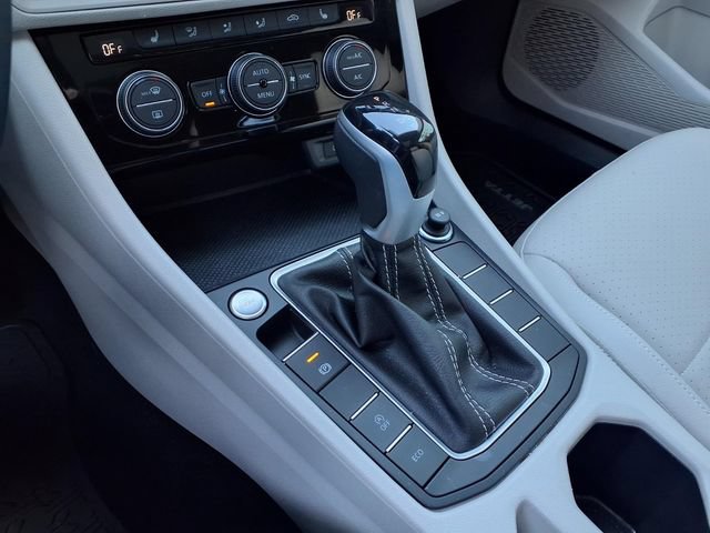Used 2023 Volkswagen Jetta SE w/ Panoramic Sunroof Package FWD image 7