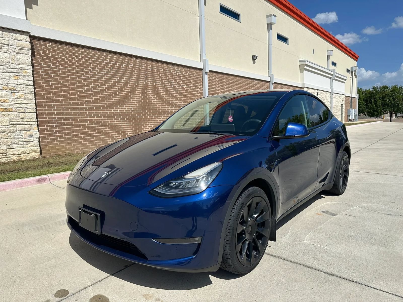 Used 2022 Tesla Model Y Long Range AWD/4WD image 3