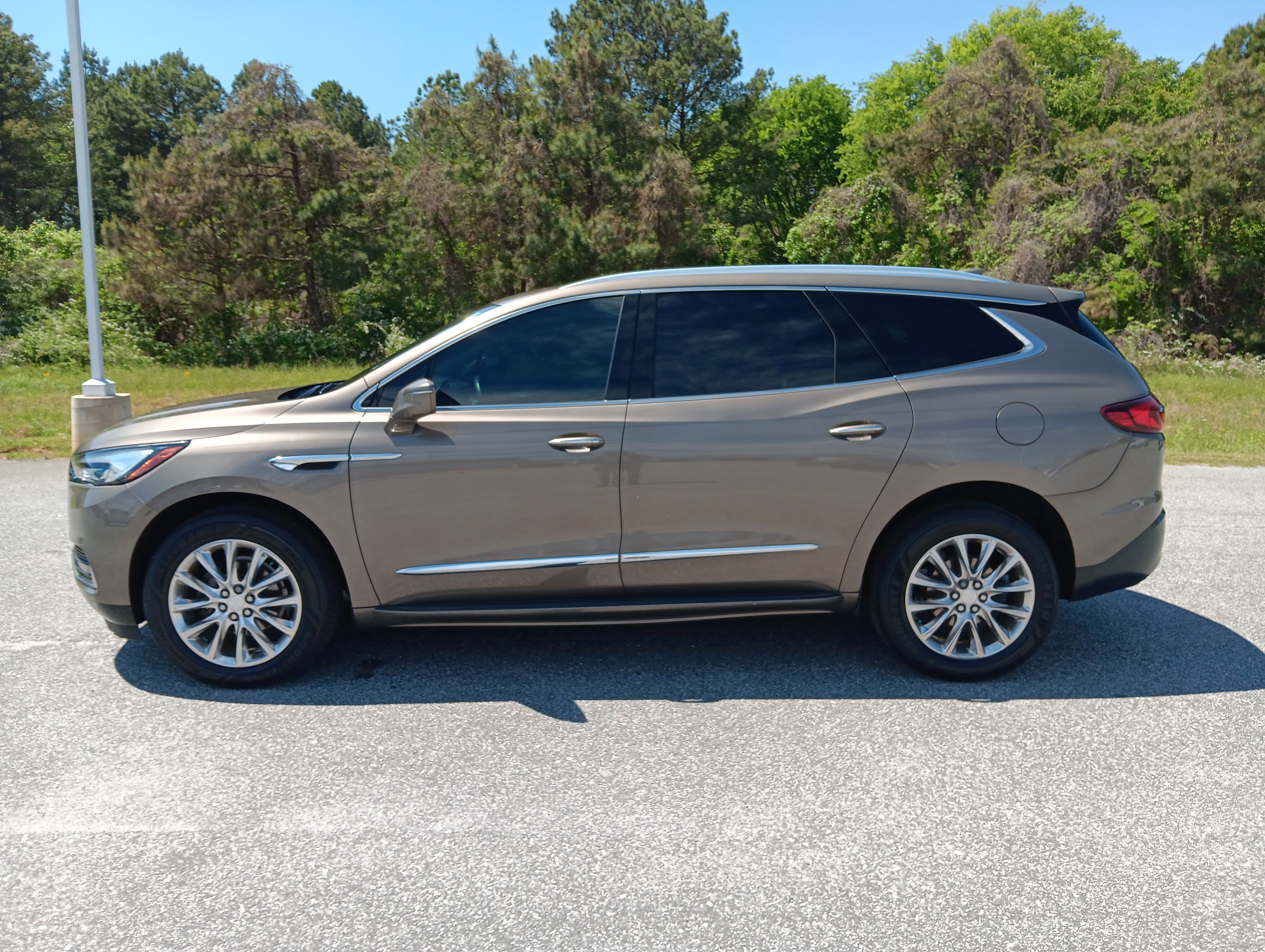 Used 2020 Buick Enclave Premium w/ Surround and Sites Package image 3