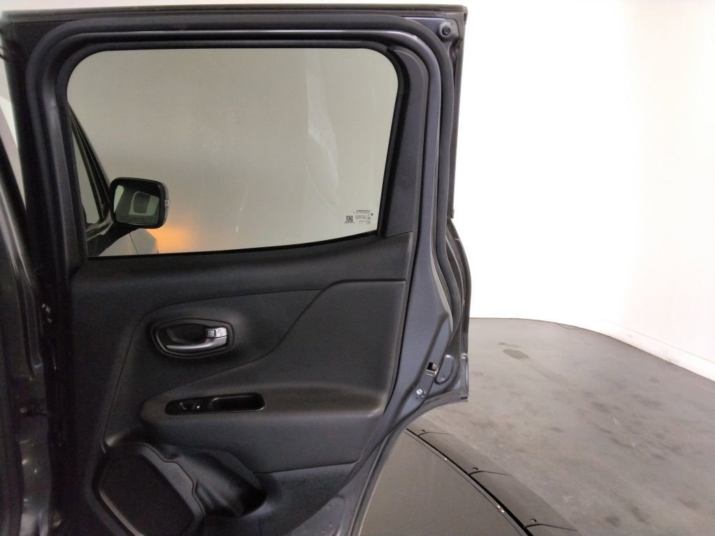 Used 2020 Jeep Renegade Limited w/ Safety and Security Group AWD/4WD image 39