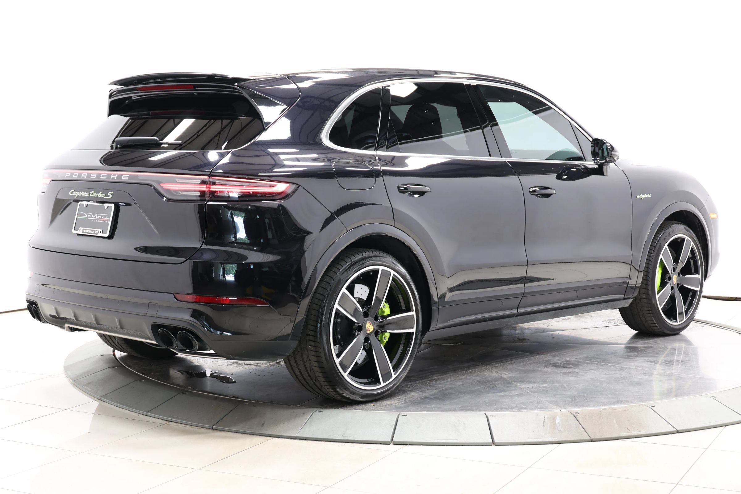 Used 2021 Porsche Cayenne Turbo S AWD/4WD image 4