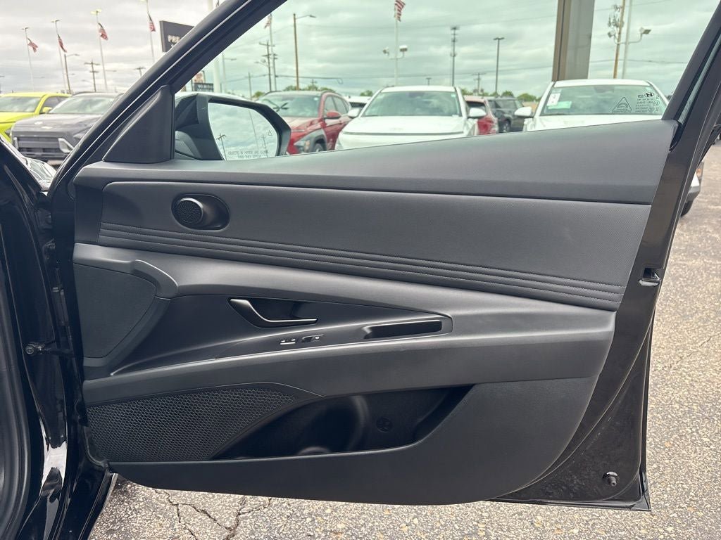 Certified 2025 Hyundai Elantra Sport FWD image 31