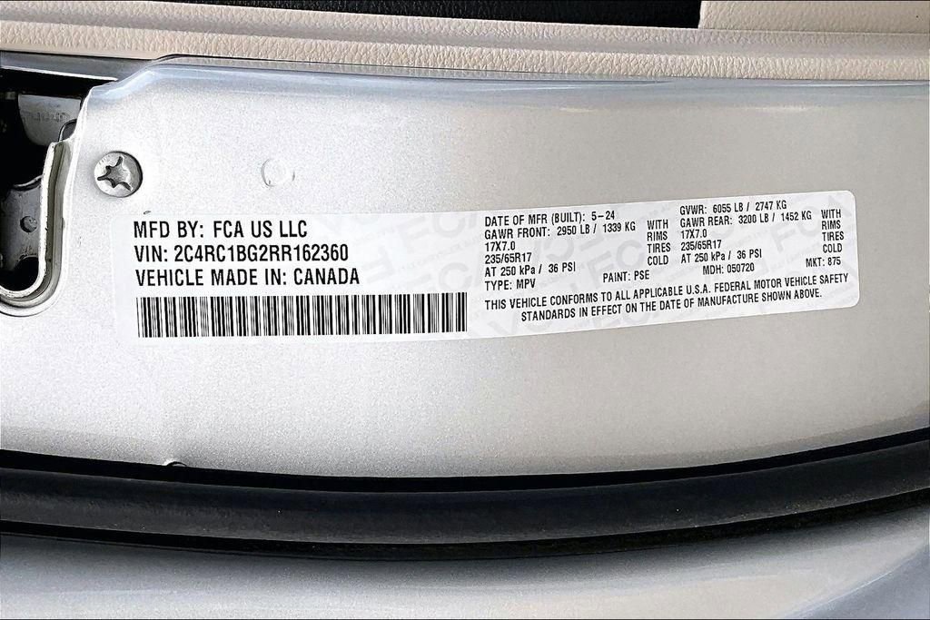 Used 2024 Chrysler Pacifica Touring-L image 36