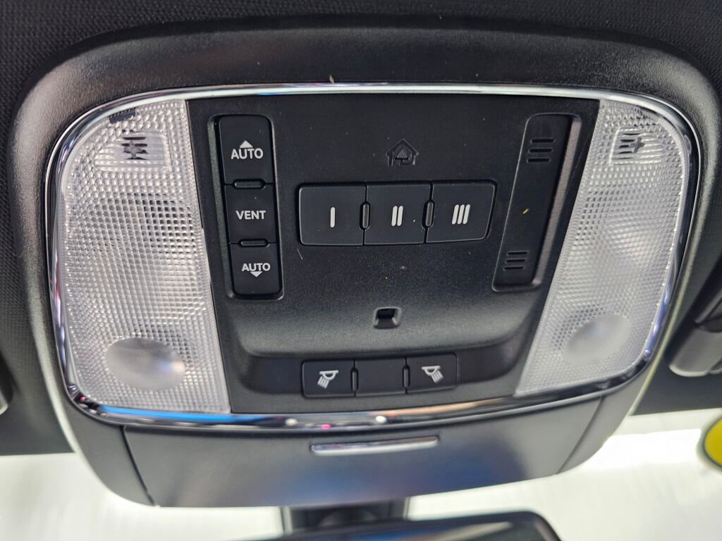 Used 2020 Dodge Charger SXT w/ Plus Group image 12