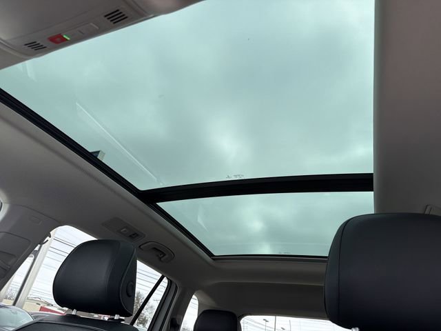 Used 2021 Volkswagen Tiguan SE image 23