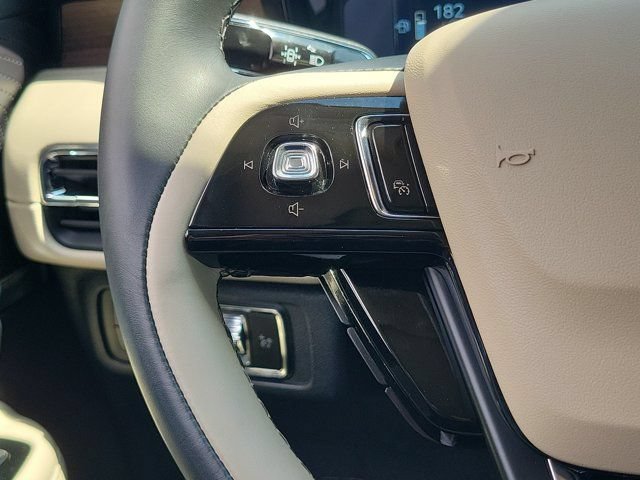 Certified 2025 Lincoln Corsair Grand Touring w/ Jet Appearance Package AWD/4WD image 8