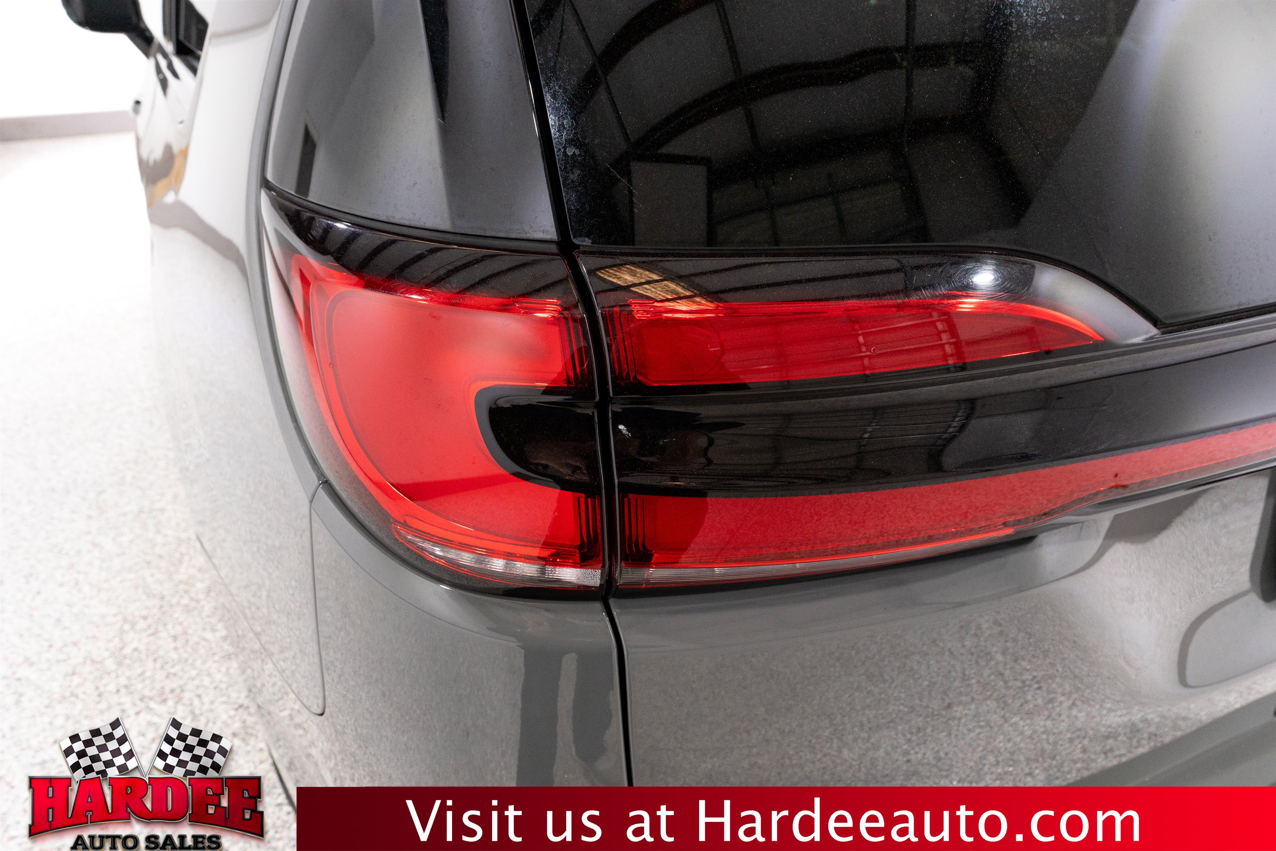 Used 2025 Chrysler Pacifica Select FWD image 9