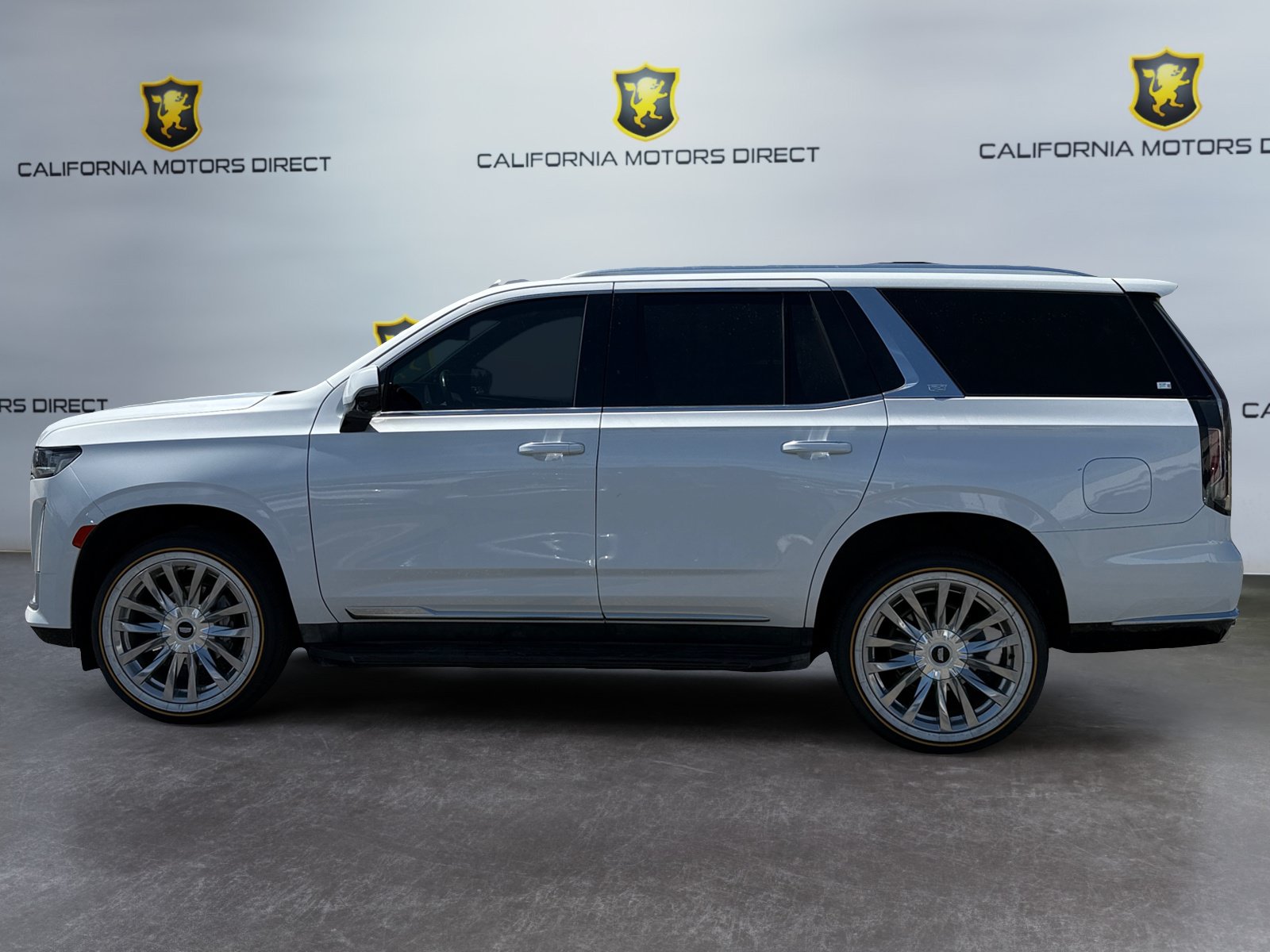 Used 2022 Cadillac Escalade Luxury RWD image 2