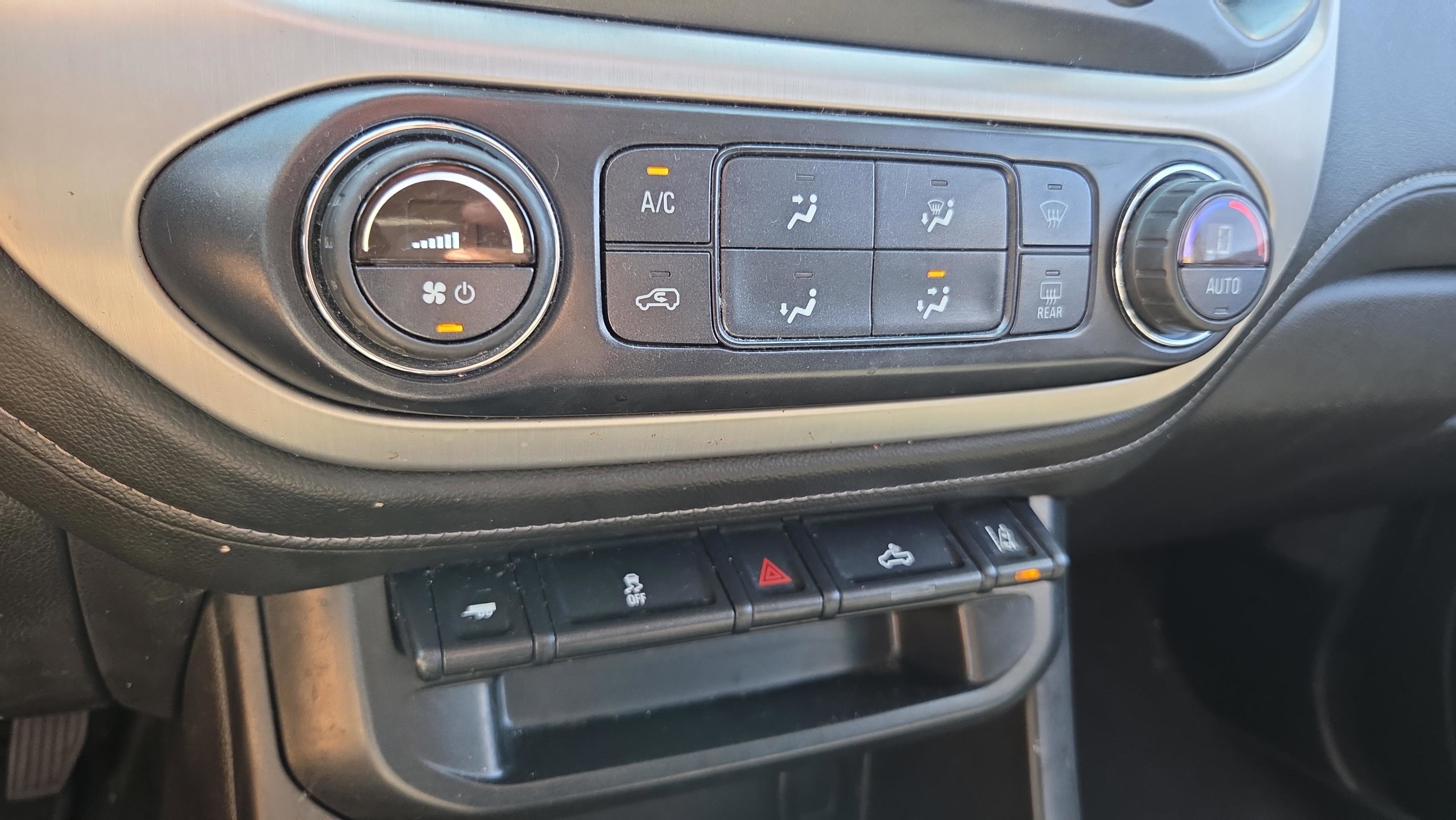 Used 2016 GMC Canyon SLE w/ SLE Convenience Package image 25