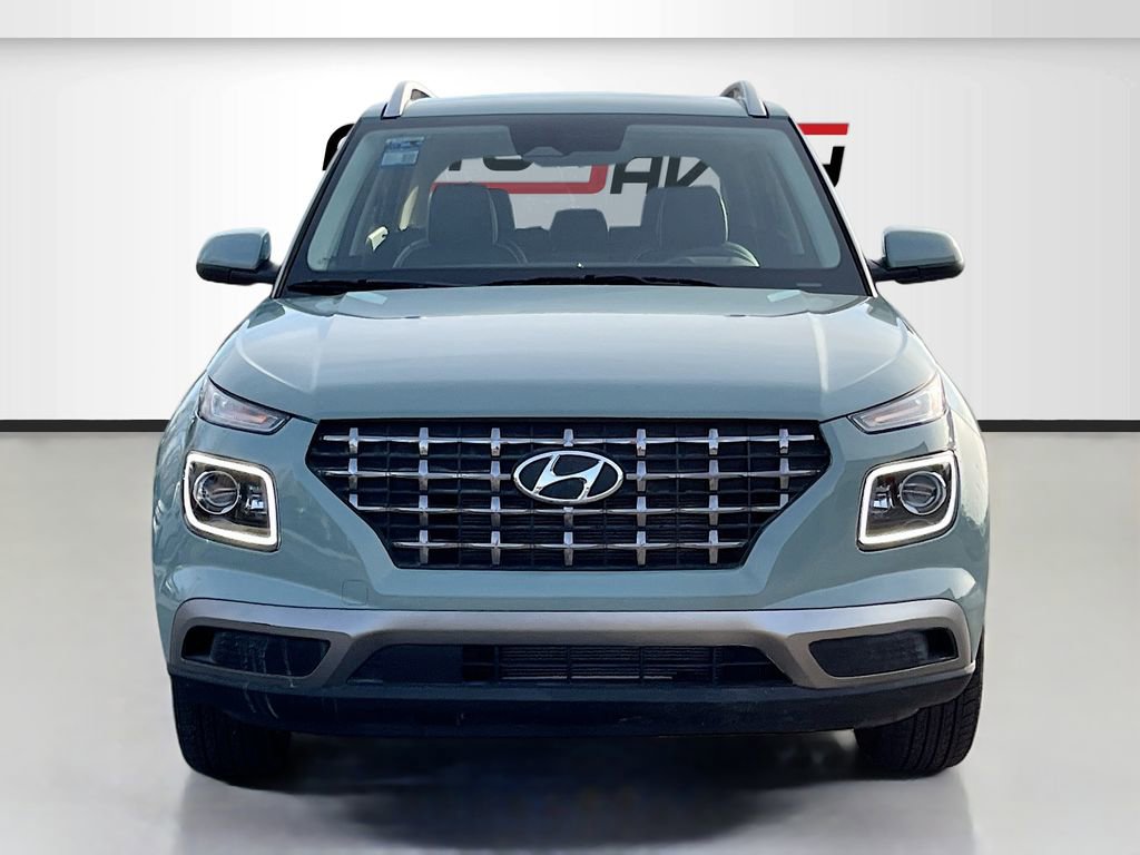 Used 2025 Hyundai Venue Limited image 2