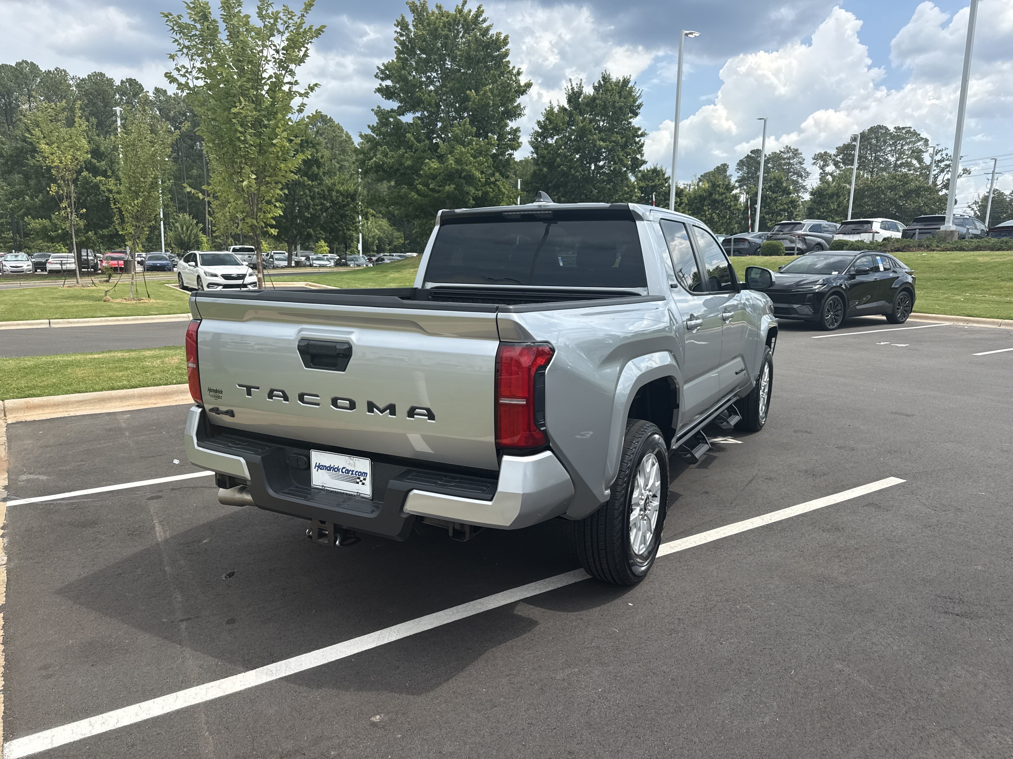 Used 2025 Toyota Tacoma SR5 AWD/4WD image 10