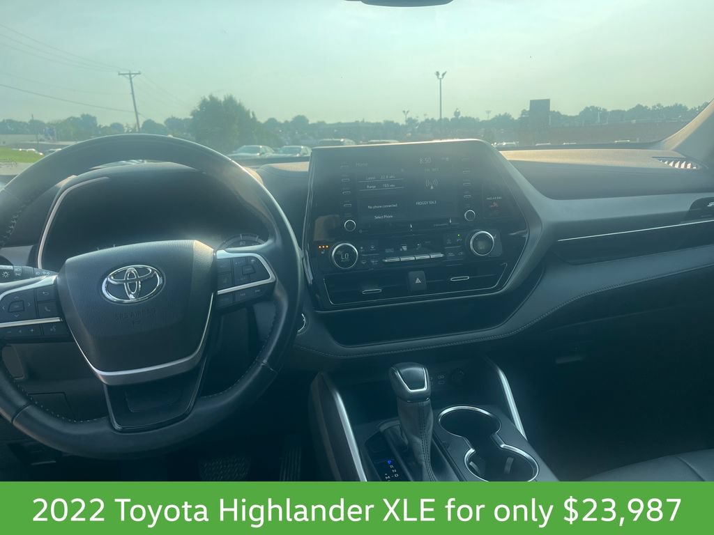Used 2022 Toyota Highlander XLE AWD/4WD image 13