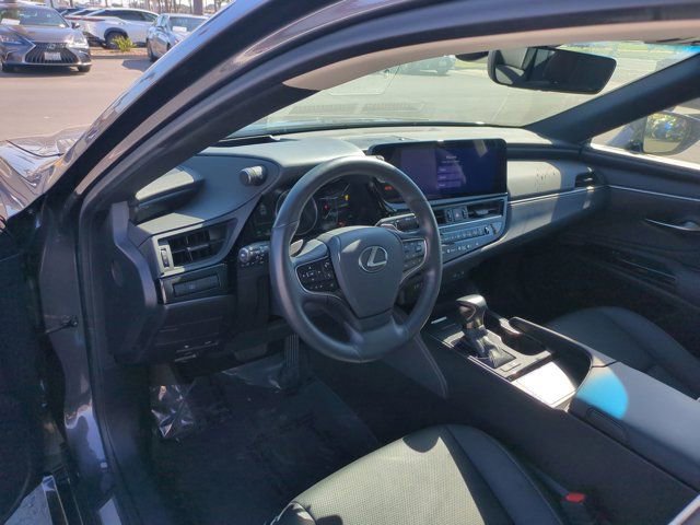 Used 2025 Lexus ES 300h w/ Premium Package image 14