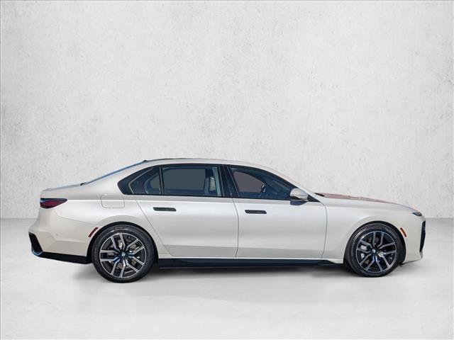 Used 2025 BMW i7 xDrive60 AWD/4WD image 4
