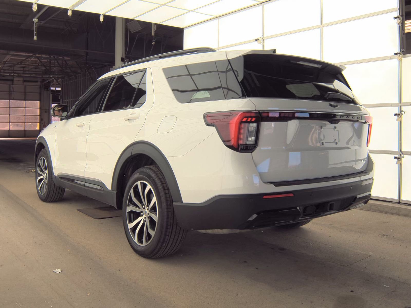 Used 2025 Ford Explorer ST-Line AWD/4WD image 16