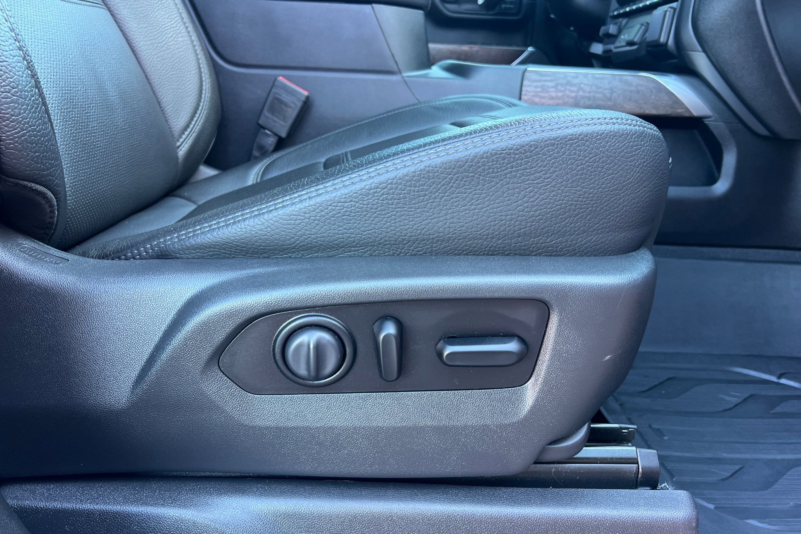 Used 2020 GMC Sierra 3500 Denali w/ Denali Ultimate Package image 24