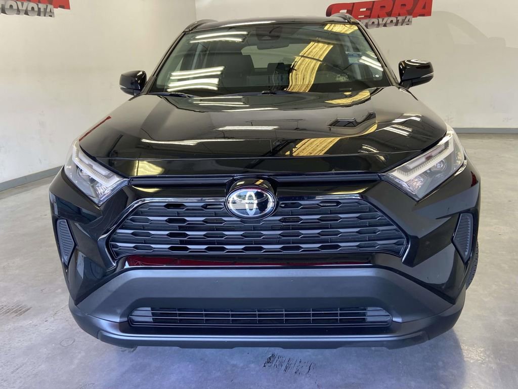 Used 2025 Toyota RAV4 XLE FWD image 8