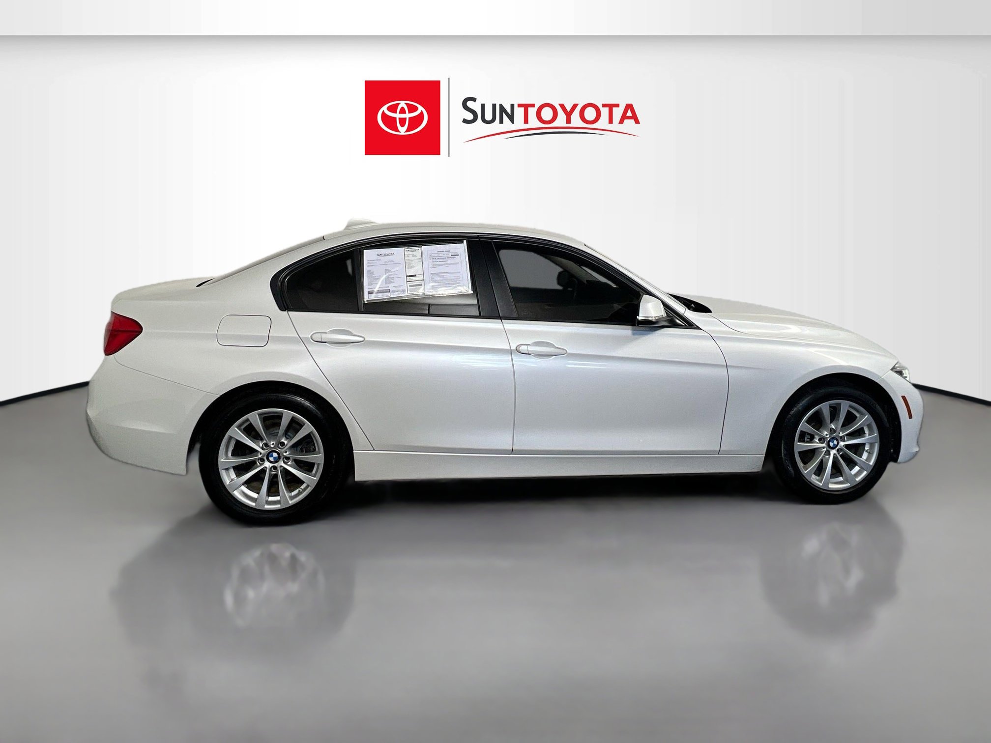 Used 2018 BMW 320i Sedan image 2