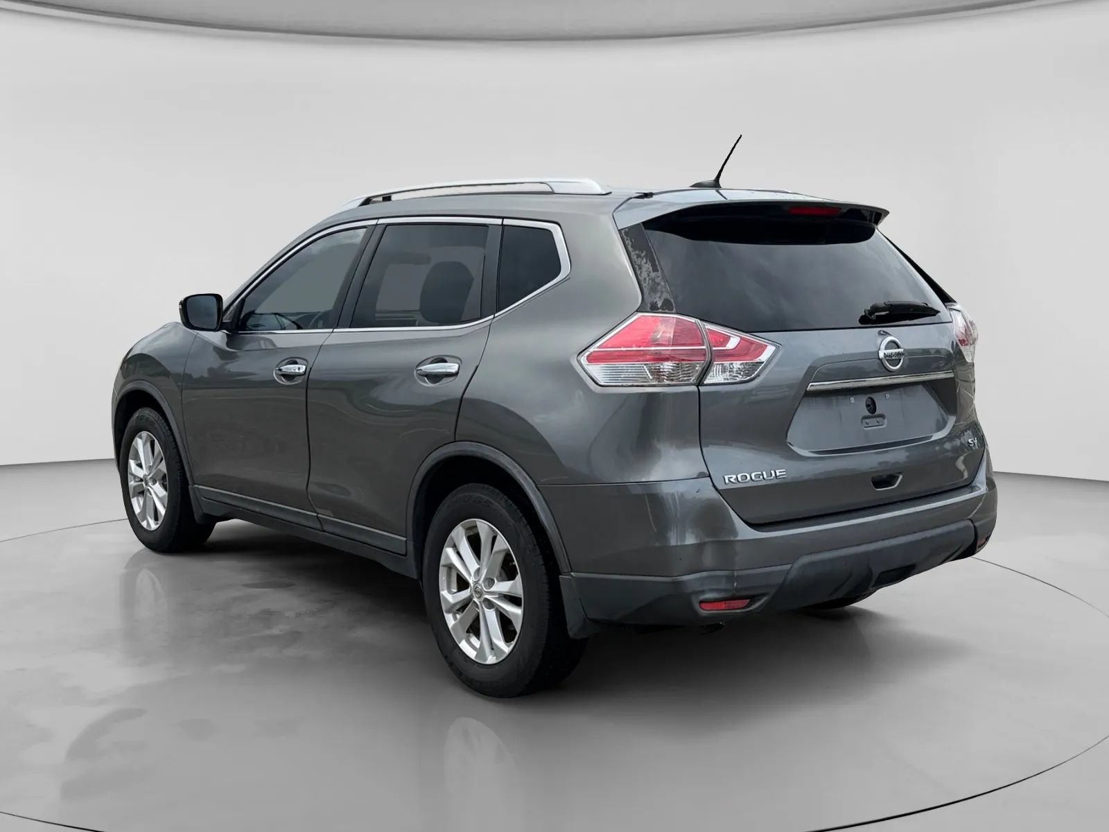 Used 2015 Nissan Rogue SV FWD image 3