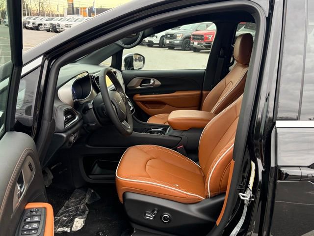 New 2026 Chrysler Pacifica Pinnacle AWD/4WD image 16