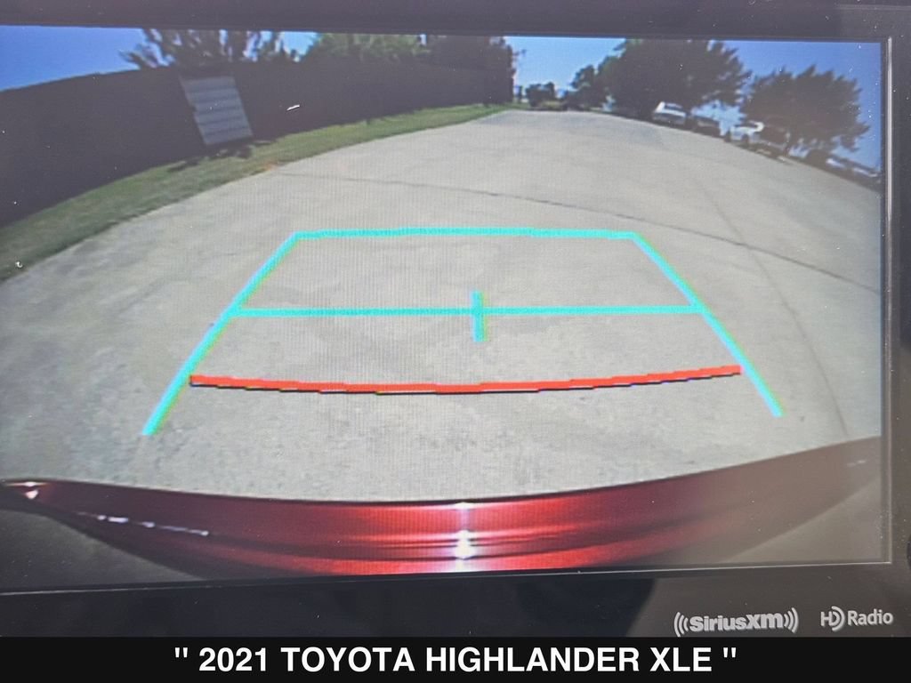 Used 2021 Toyota Highlander XLE AWD/4WD image 38