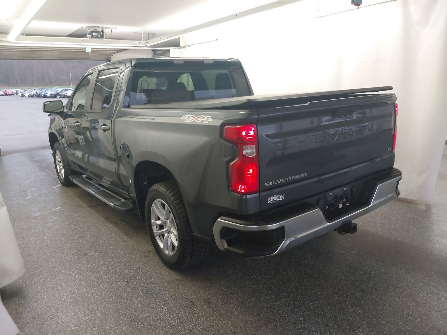 Used 2022 Chevrolet Silverado 1500 LT image 2
