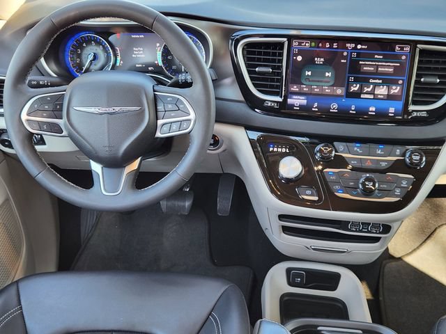Certified 2024 Chrysler Pacifica Touring-L FWD image 26