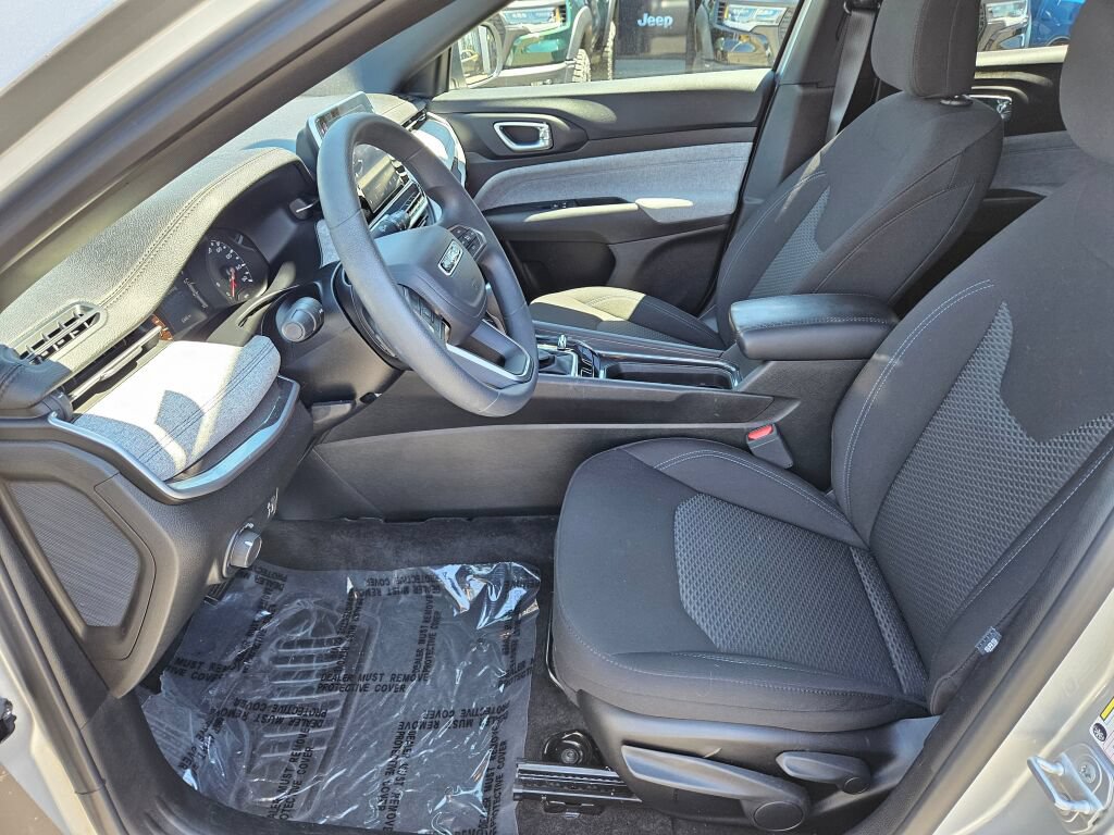 Used 2025 Jeep Compass Sport AWD/4WD image 16