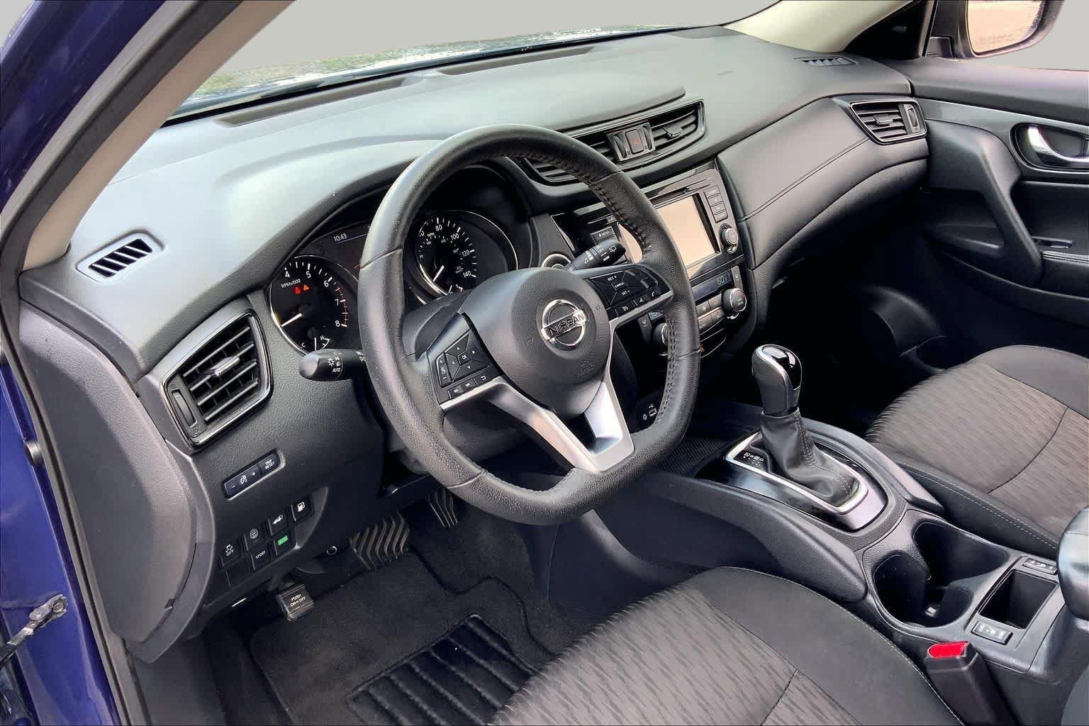 Used 2020 Nissan Rogue SV FWD image 17