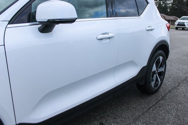 Used 2025 Volvo XC40 B5 Plus image 48