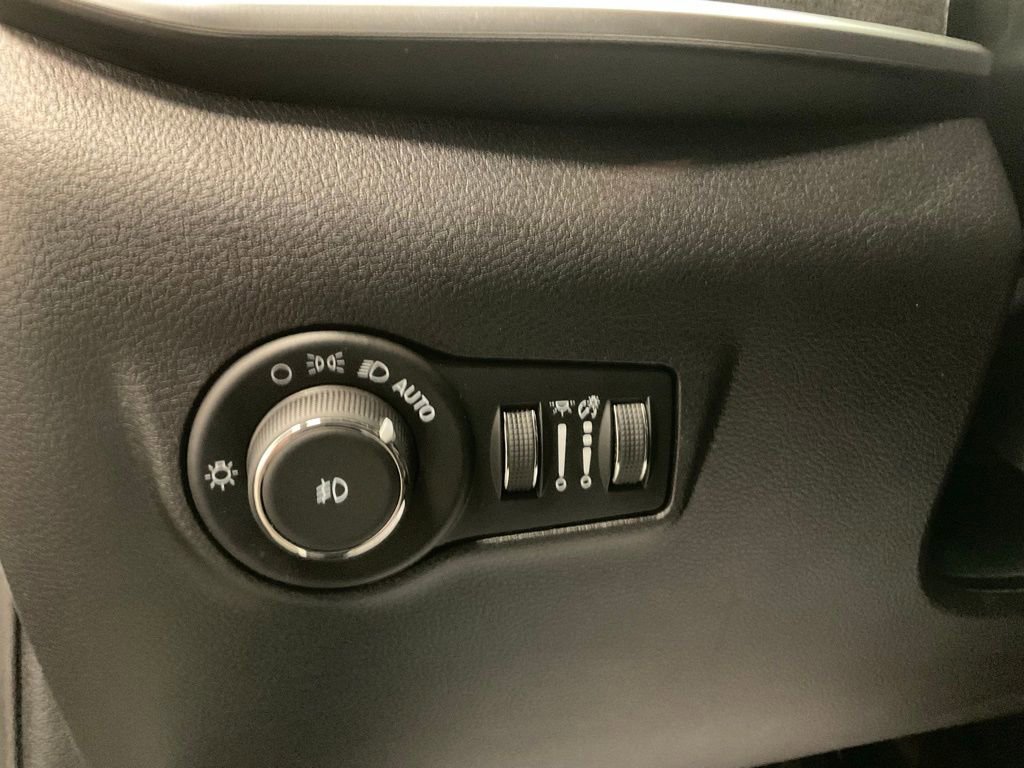 Used 2024 Jeep Compass Latitude image 14