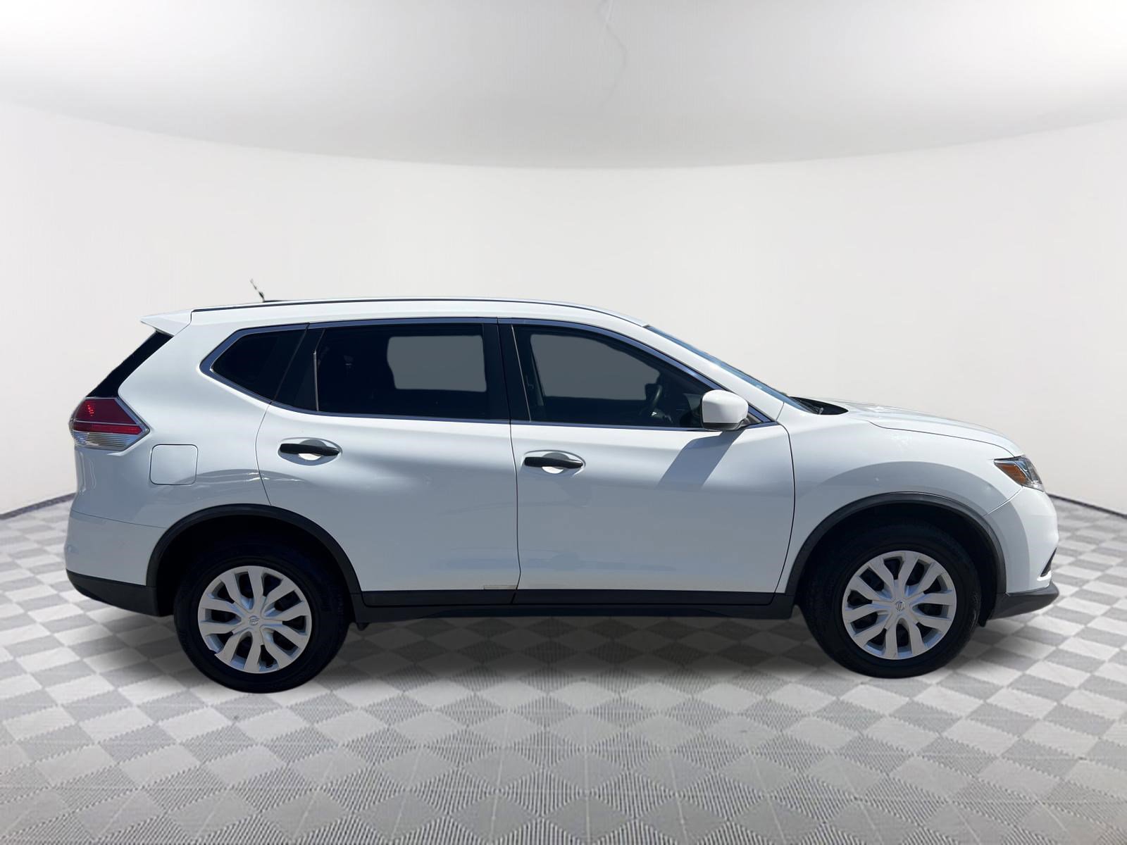Used 2016 Nissan Rogue S image 5