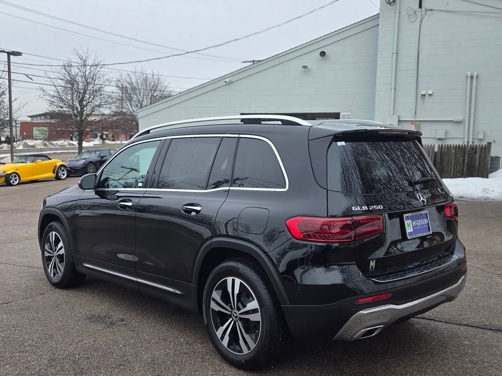 Used 2025 Mercedes-Benz GLB 250 4MATIC image 4