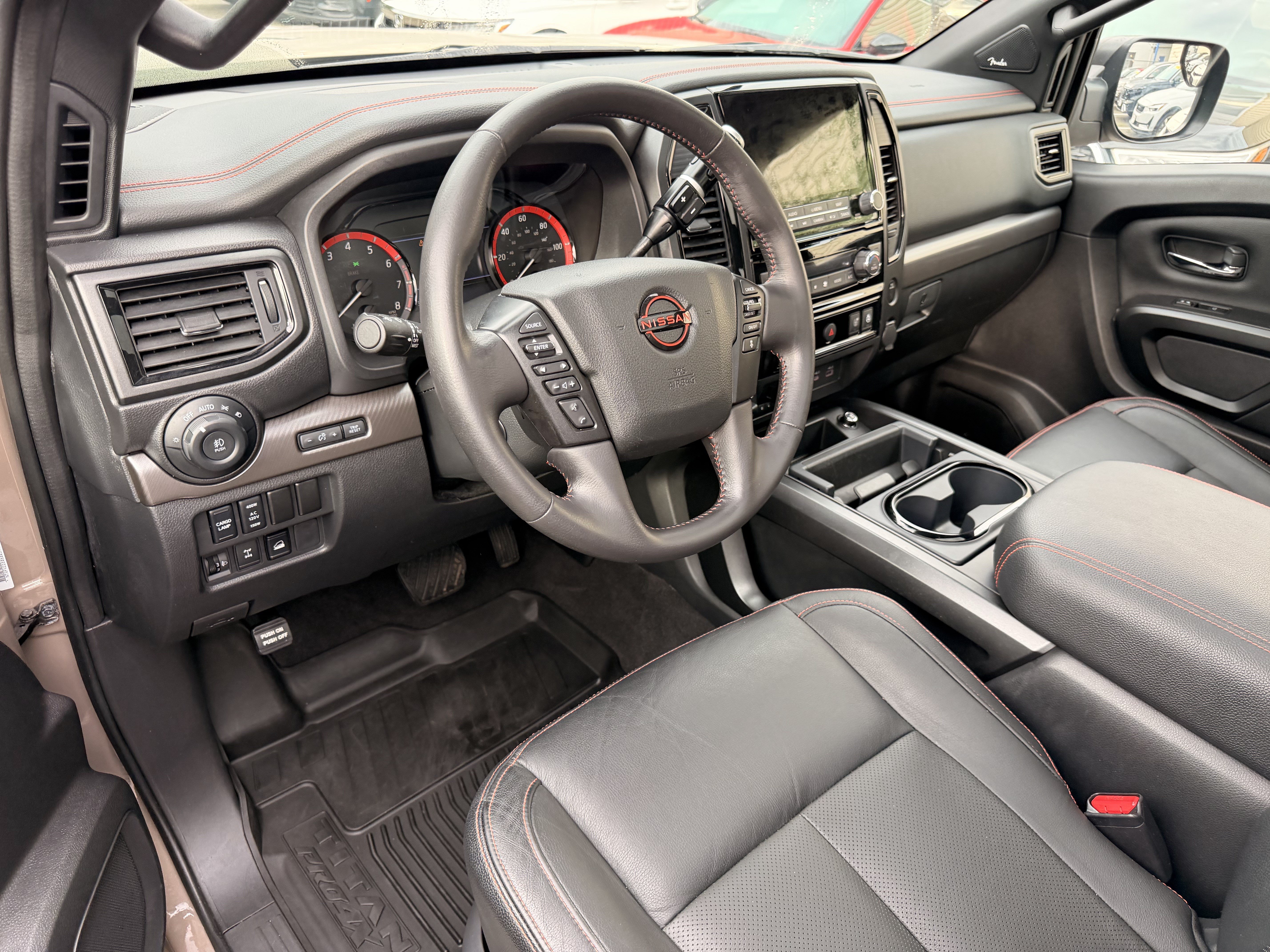 Used 2023 Nissan Titan PRO-4X w/ Pro-4x Convenience Package AWD/4WD image 14